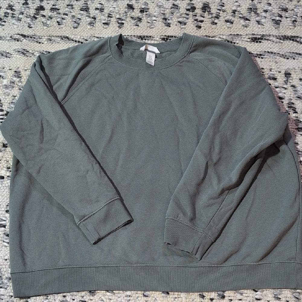 Classic Women's H&M Crewneck Sweater in Green